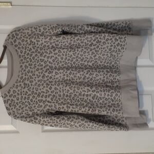 TEK Gear Ultra Soft fleece sweatshirt size M cream leopard print crew ne…